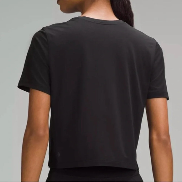 NWT  LULULEMON Ultralight hip length t-shirt, black size 10 - Picture 2 of 6